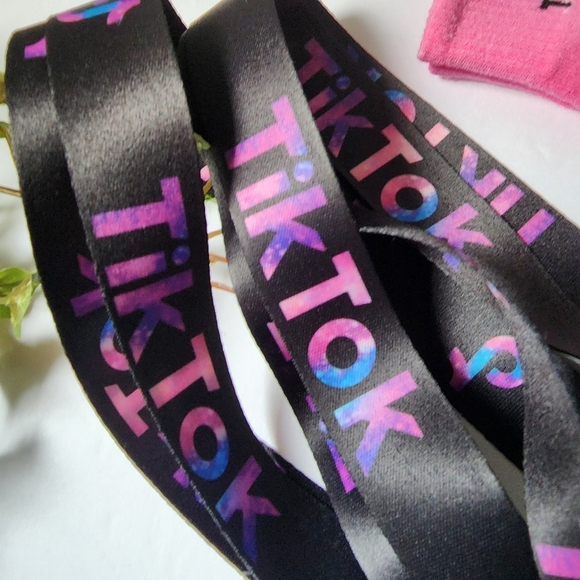 TikTok Ribbon Headband Lanyard and Neon Socks Bundle - Picture 5 of 10